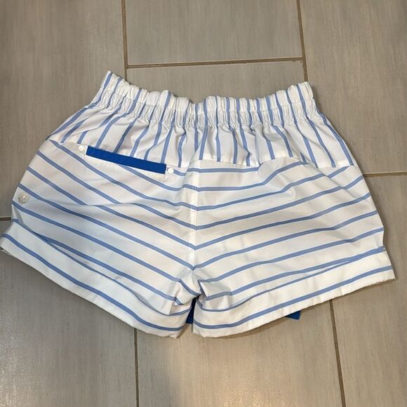 EUC Lululemon Spring Break Away Short Deauville Stripe Pipe Dream Blue White sz4 - Picture 6 of 7